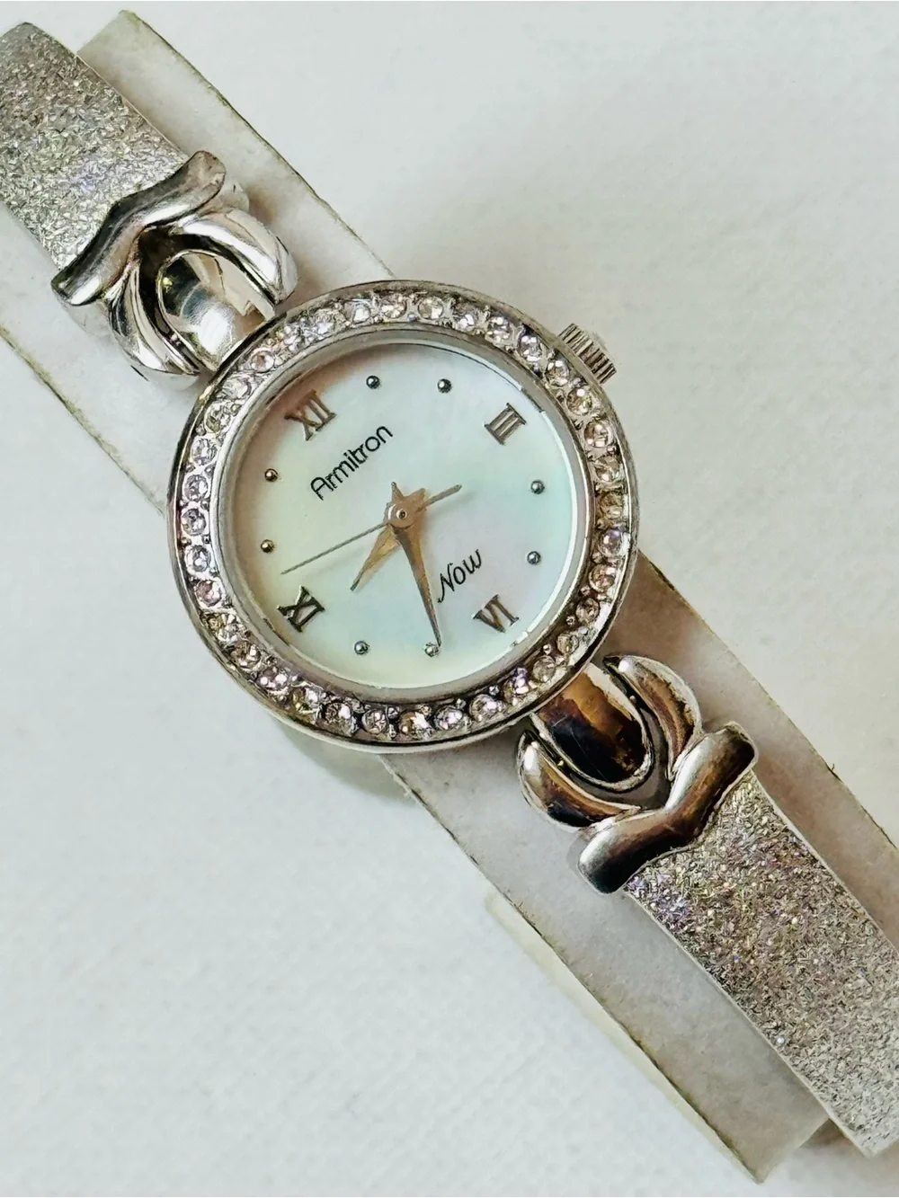 Vintage Armitron Mother Of Pearl Women's Dress Bracelet Watch Silver 75/2362-3
